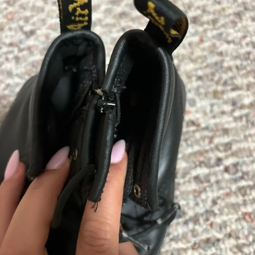 Dr. Martens 1460 J Black Leather Casual Lace Up Combat Boots Girl’s Size 9 Youth